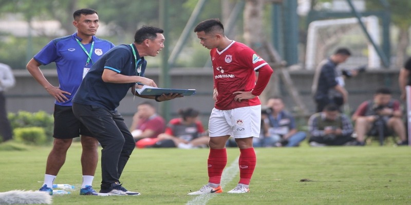 Người hâm mộ bất bình sau những quyết định sai lầm