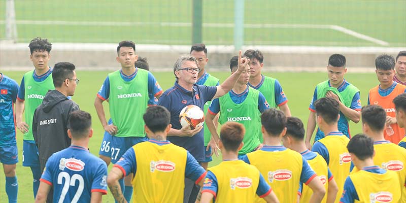 Chuẩn bị chiến thuật kĩ lưỡng đối đầu với đối thủ mạnh